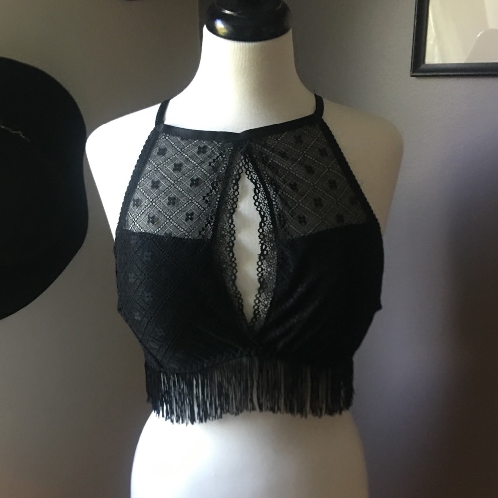 Black lace keyhole bralette
